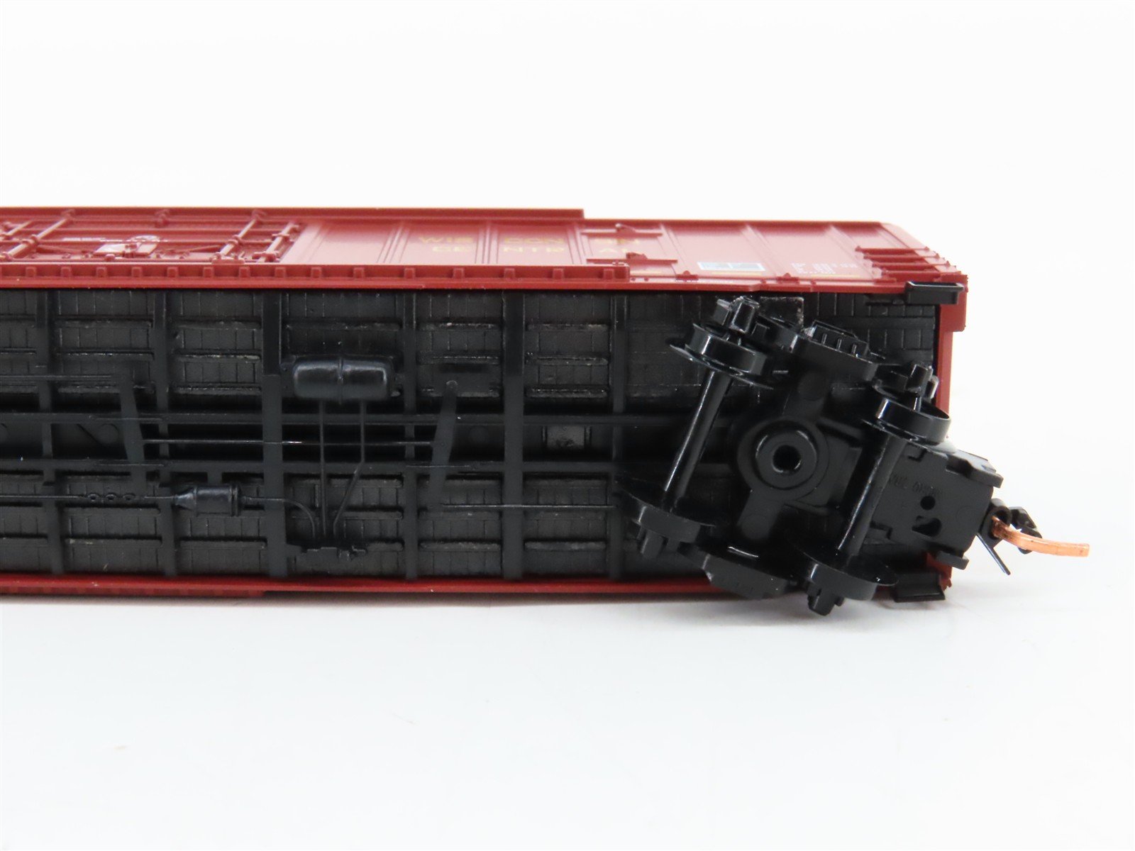 N Scale Micro-Trains 27200 WC Wisconsin Central 50' Box Car 27114 RTR
