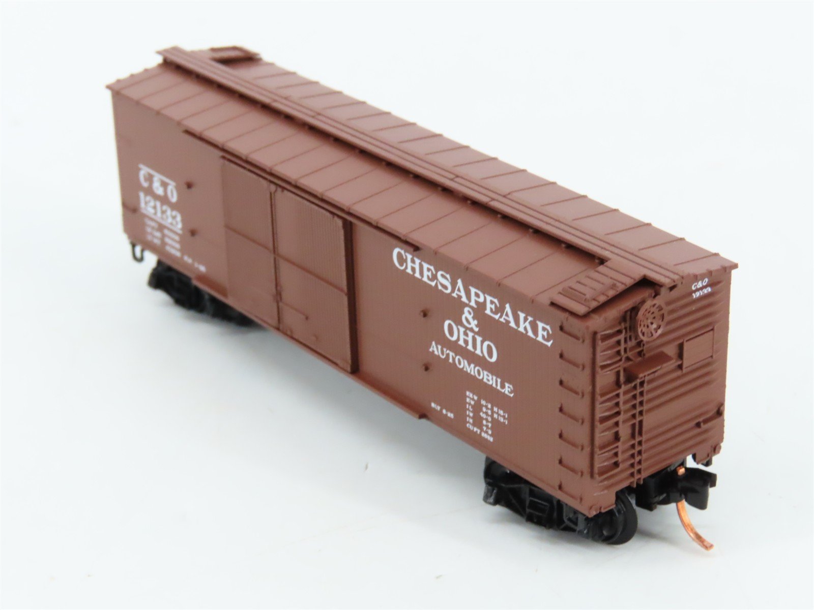 N Scale Micro-Trains 43070 C&O Chesapeake & Ohio 40' Box Car 12133 RTR