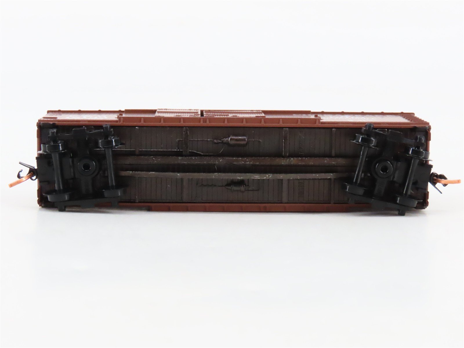 N Scale Micro-Trains 43070 C&O Chesapeake & Ohio 40' Box Car 12133 RTR