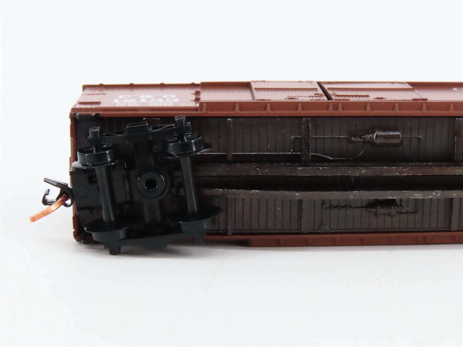 N Scale Micro-Trains 43070 C&O Chesapeake & Ohio 40' Box Car 12133 RTR