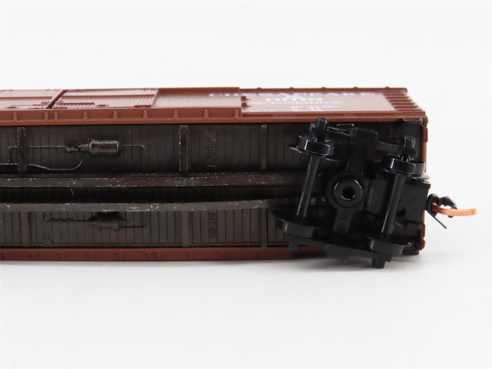 N Scale Micro-Trains 43070 C&O Chesapeake & Ohio 40' Box Car 12133 RTR