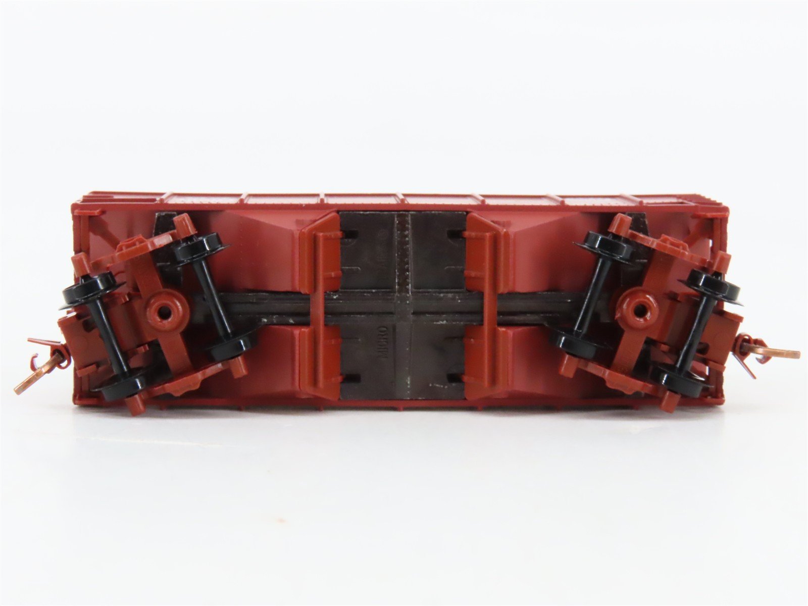 N Scale Micro-Trains 56090 WM Western Maryland 33' 2-Bay Rib Side Hopper RTR