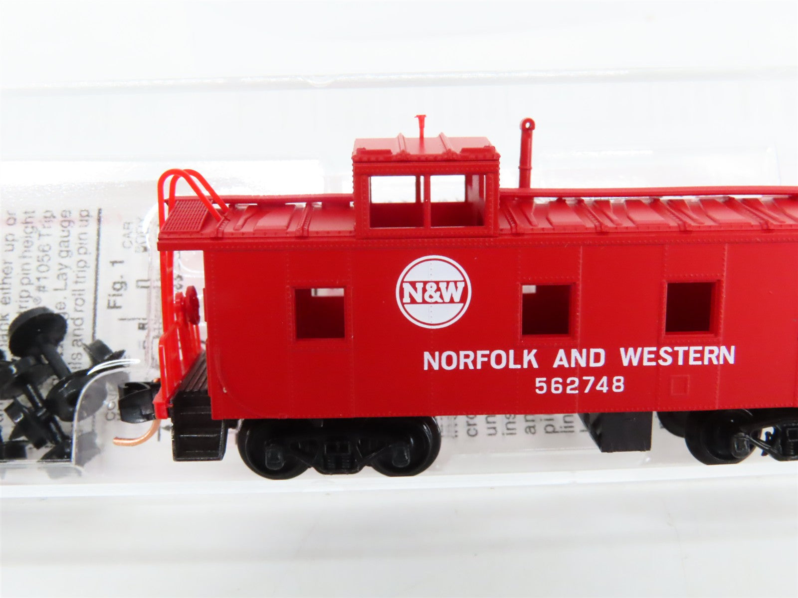 N Scale Micro-Trains 100170 N&W Norfolk & Western 36' Offset Cupola Caboose RTR