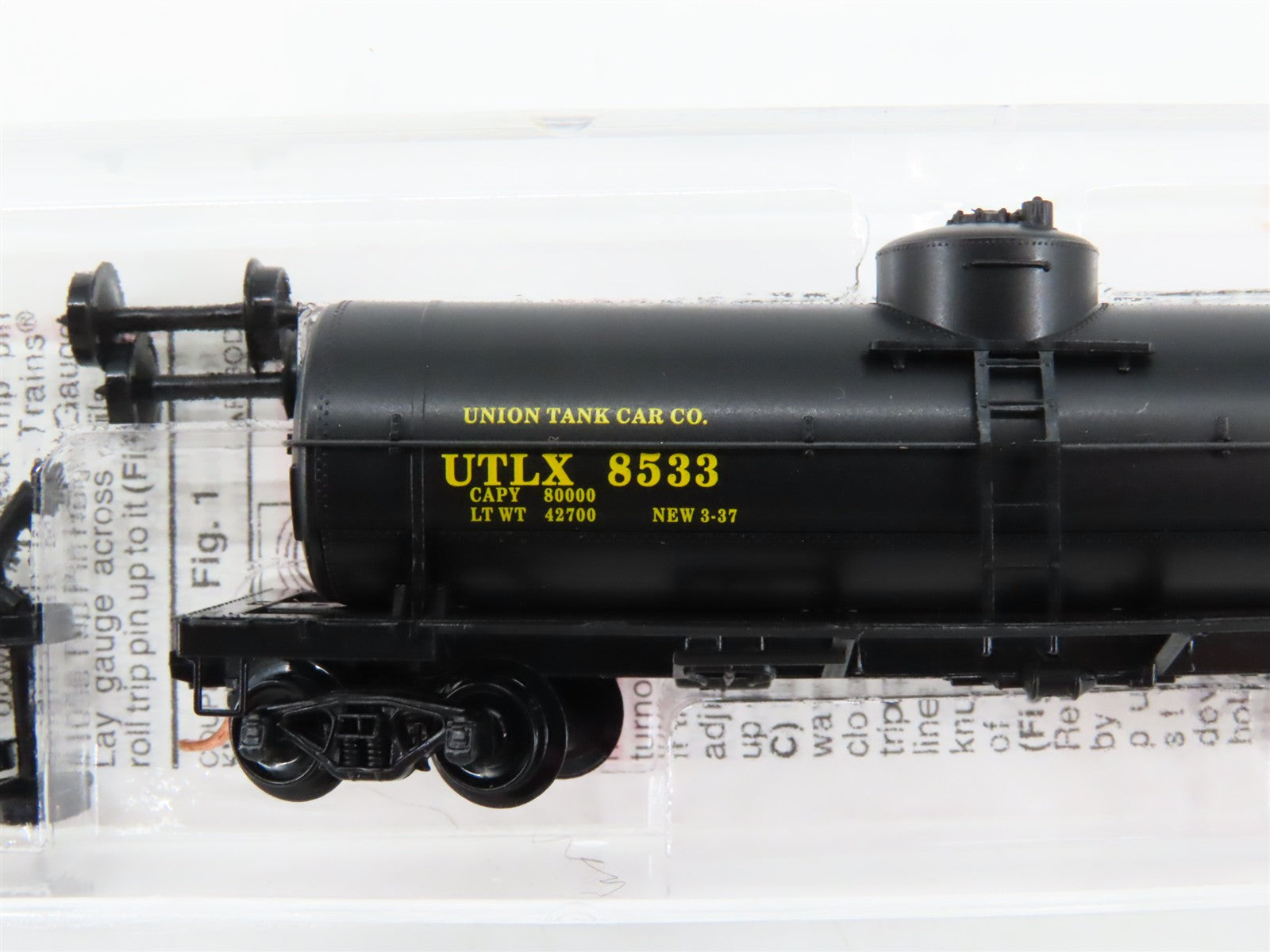N Scale Micro-Trains 65060 UTLX Union Tank Car Company 39' Tank Car 8533 RTR
