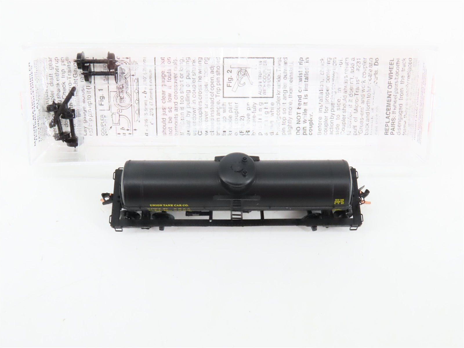 N Scale Micro-Trains 65060 UTLX Union Tank Car Company 39' Tank Car 8533 RTR