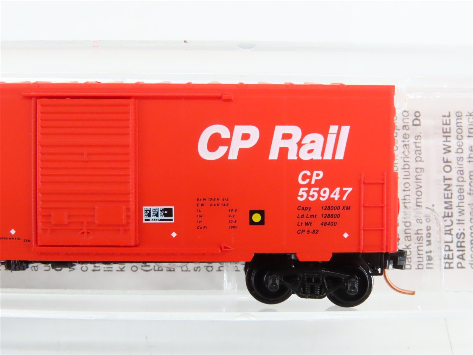 N Scale Micro-Trains 24260 CP Canadian Pacific 40' Box Car 55947 RTR