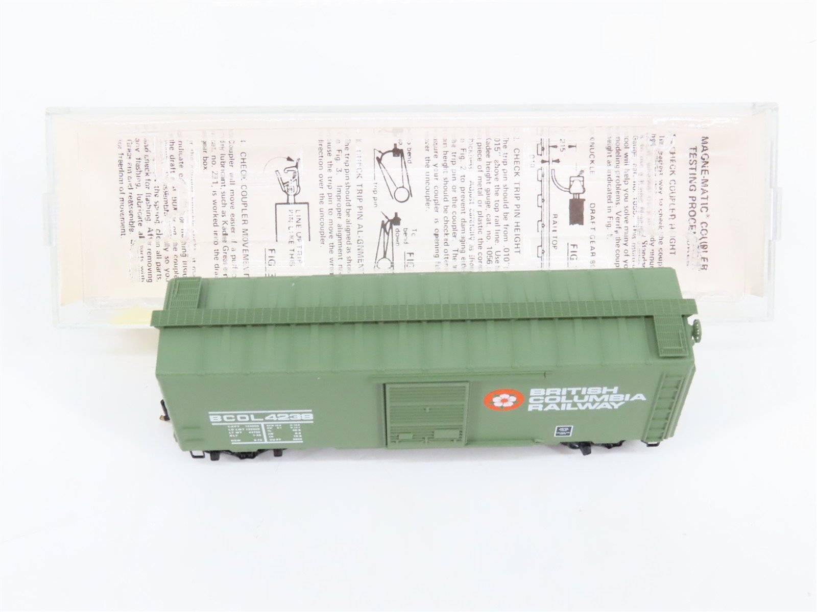 N Scale Micro-Trains 20580 BCOL British Columbia Railway 40' Box Car 4238 RTR