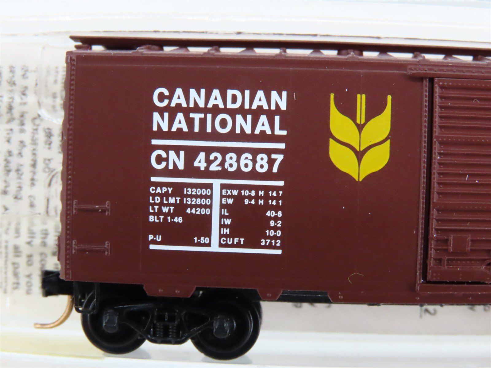 N Scale Micro-Trains 20550 CN Canadian National 40' Box Car 428687 RTR