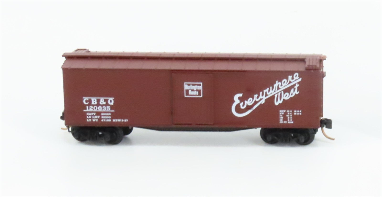 N Scale Micro-Trains 39050 CB&Q Chicago, Burlington & Quincy 40' Box Car RTR