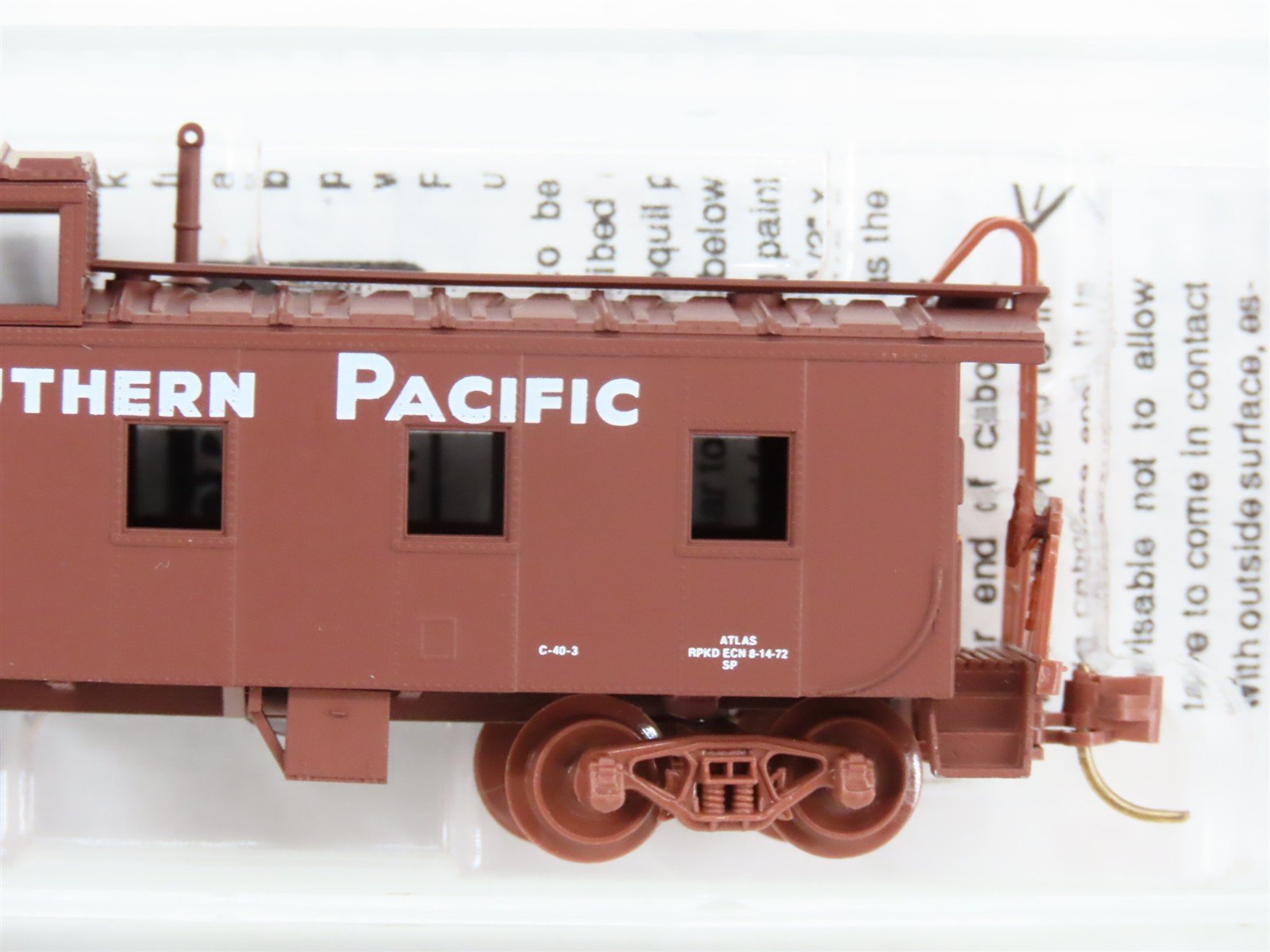 N Scale Micro-Trains 100050 Southern Pacific 36' Riveted Steel Side Caboose RTR