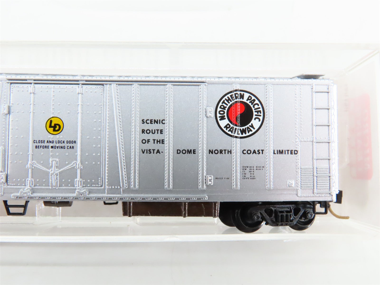 N Scale Micro-Trains 70050 NP Northern Pacific 51' Reefer 720 RTR