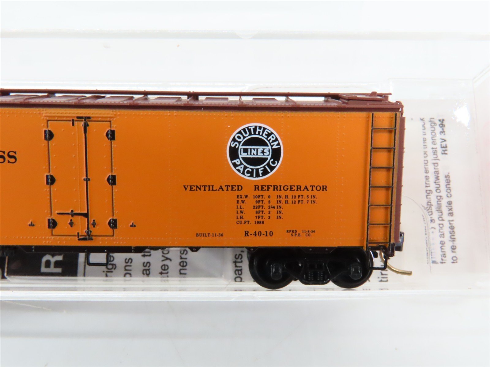 N Scale Micro-Trains 59010 PFE Pacific Fruit Express 40' Reefer 40400 RTR