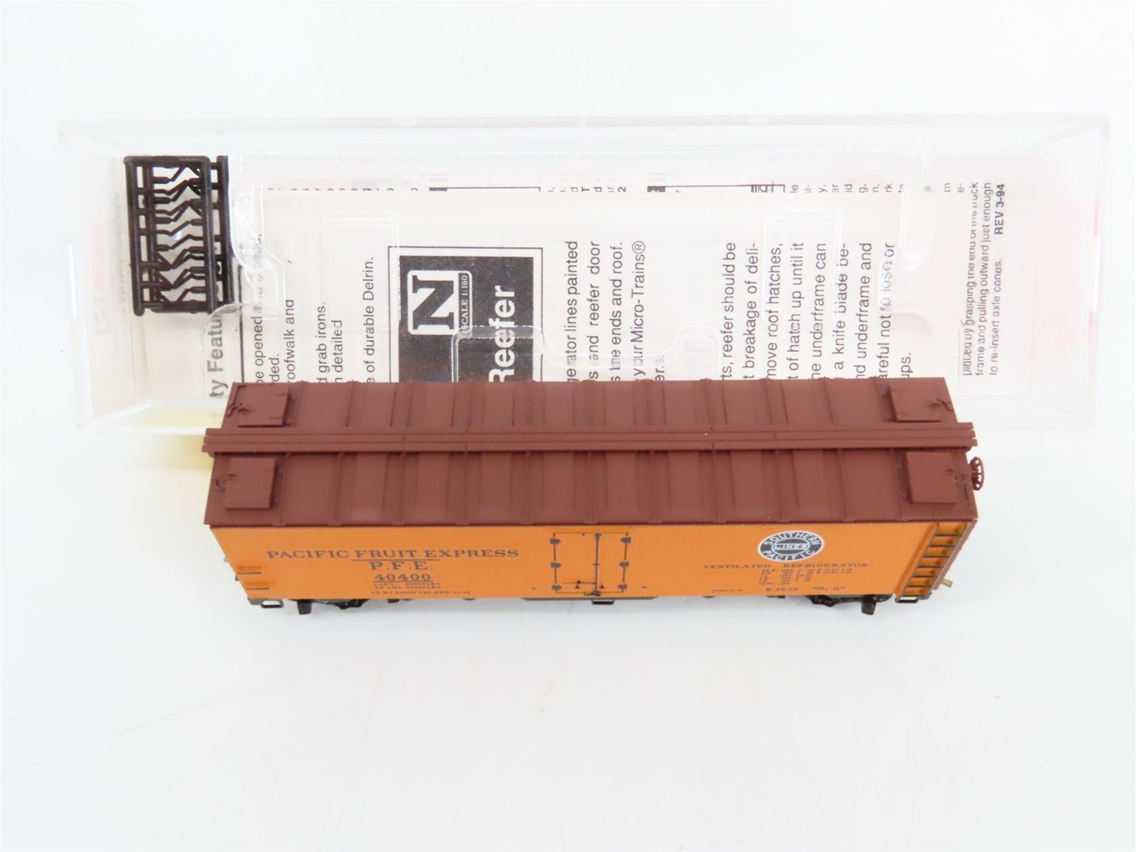 N Scale Micro-Trains 59010 PFE Pacific Fruit Express 40' Reefer 40400 RTR
