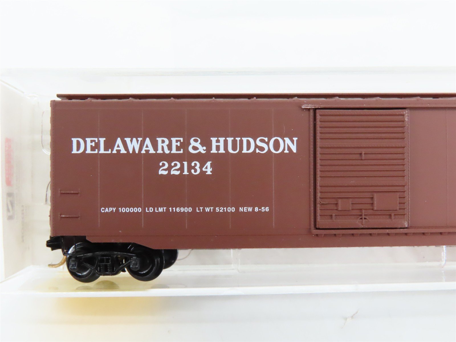 N Scale Micro-Trains 31070 DH Delaware & Hudson 50' Box Car 22134 RTR