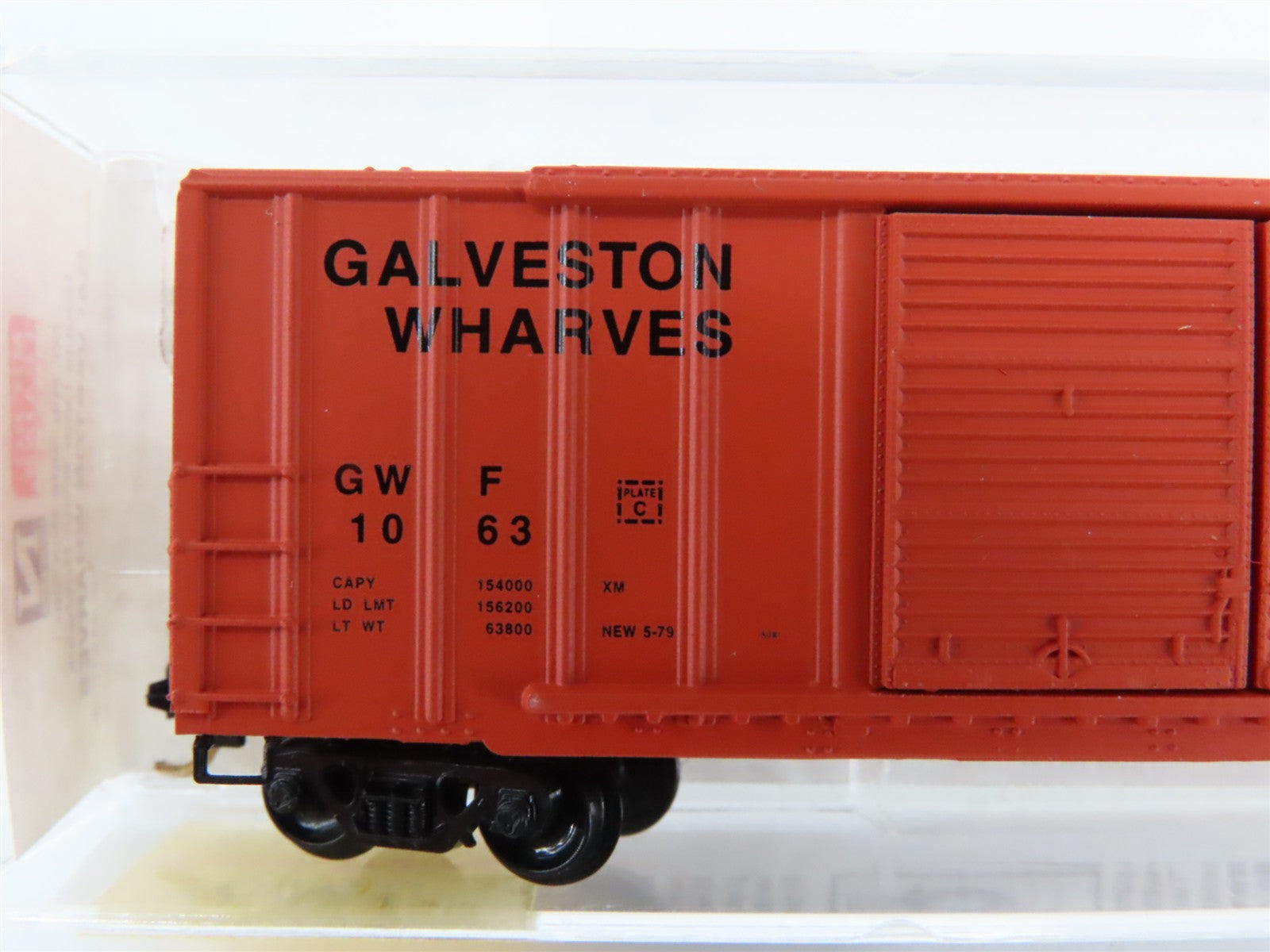N Scale Micro-Trains 30040 GW Galveston Wharves 50' Rib Side Box Car 1063 RTR