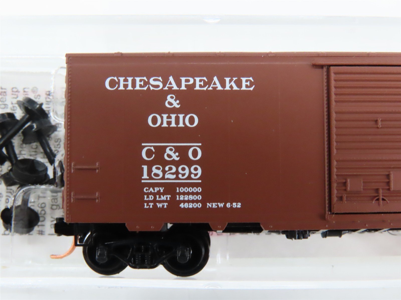 N Scale Micro-Trains 20440 C&O Chesapeake & Ohio 40' Box Car 18299 RTR