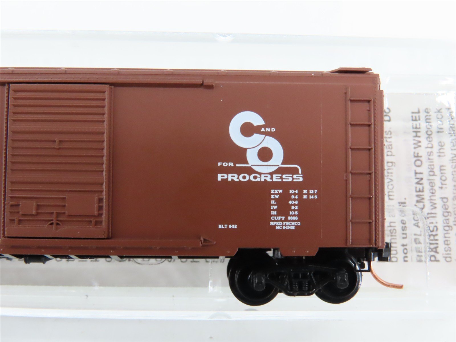 N Scale Micro-Trains 20440 C&O Chesapeake & Ohio 40' Box Car 18299 RTR