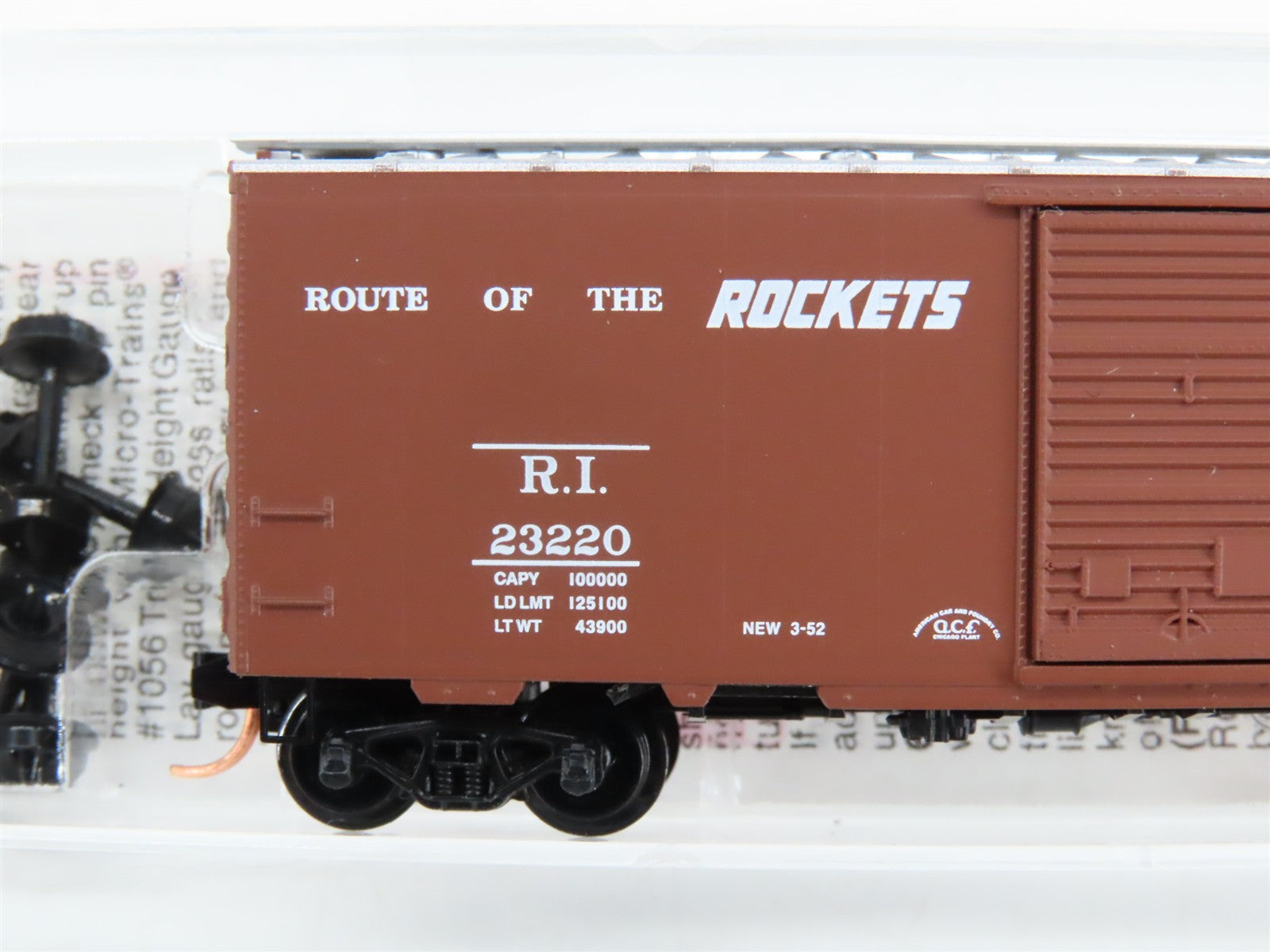 N Scale Micro-Trains 20700 RI Rock Island 40' Box Car 23220 RTR