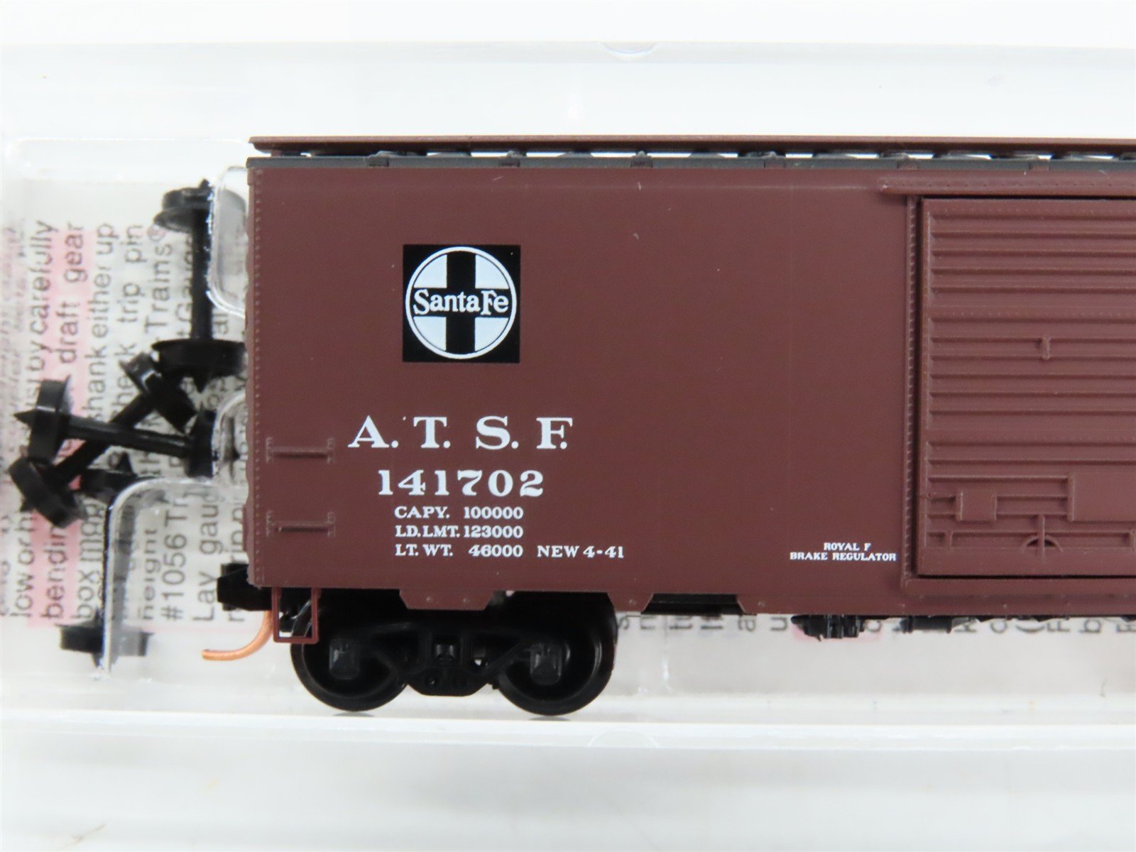 N Scale Micro-Trains 20460 ATSF Santa Fe 40' Box Car 141702 RTR