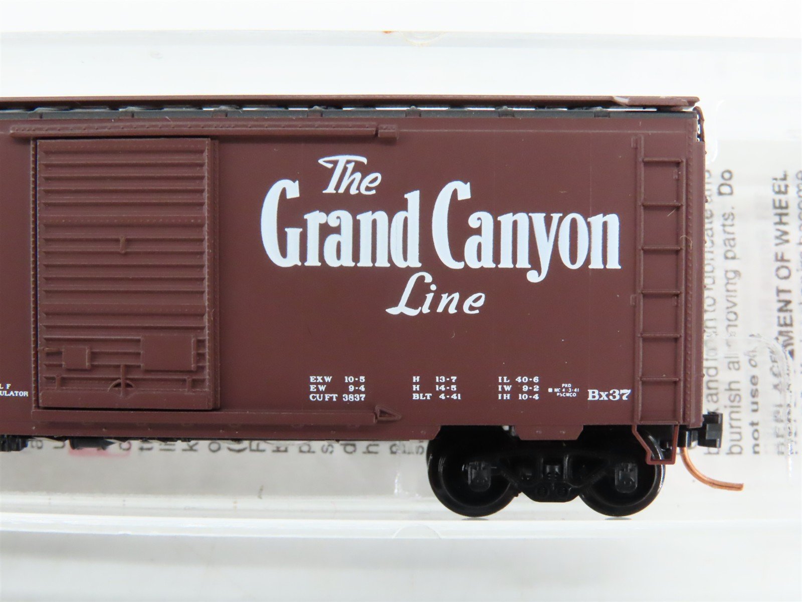 N Scale Micro-Trains 20460 ATSF Santa Fe 40' Box Car 141702 RTR