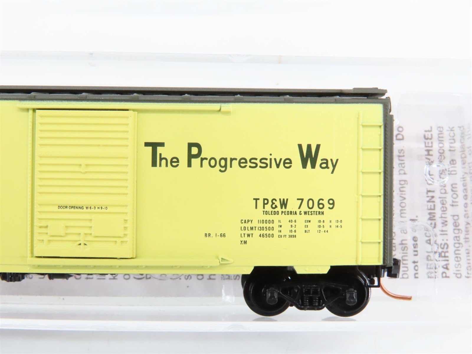 N Scale Micro-Trains 02000716 TP&W Toledo, Peoria & Western 40' Box Car 7069 RTR