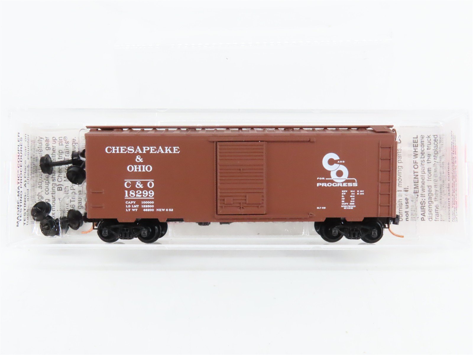 N Scale Micro-Trains 20440 C&O Chesapeake & Ohio 40' Box Car 18299 RTR