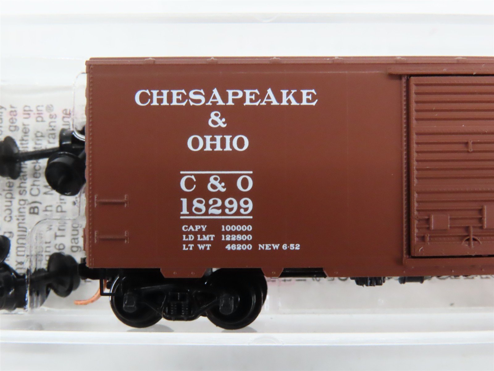 N Scale Micro-Trains 20440 C&O Chesapeake & Ohio 40' Box Car 18299 RTR