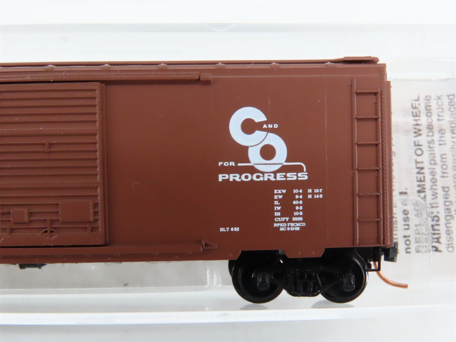 N Scale Micro-Trains 20440 C&O Chesapeake & Ohio 40' Box Car 18299 RTR