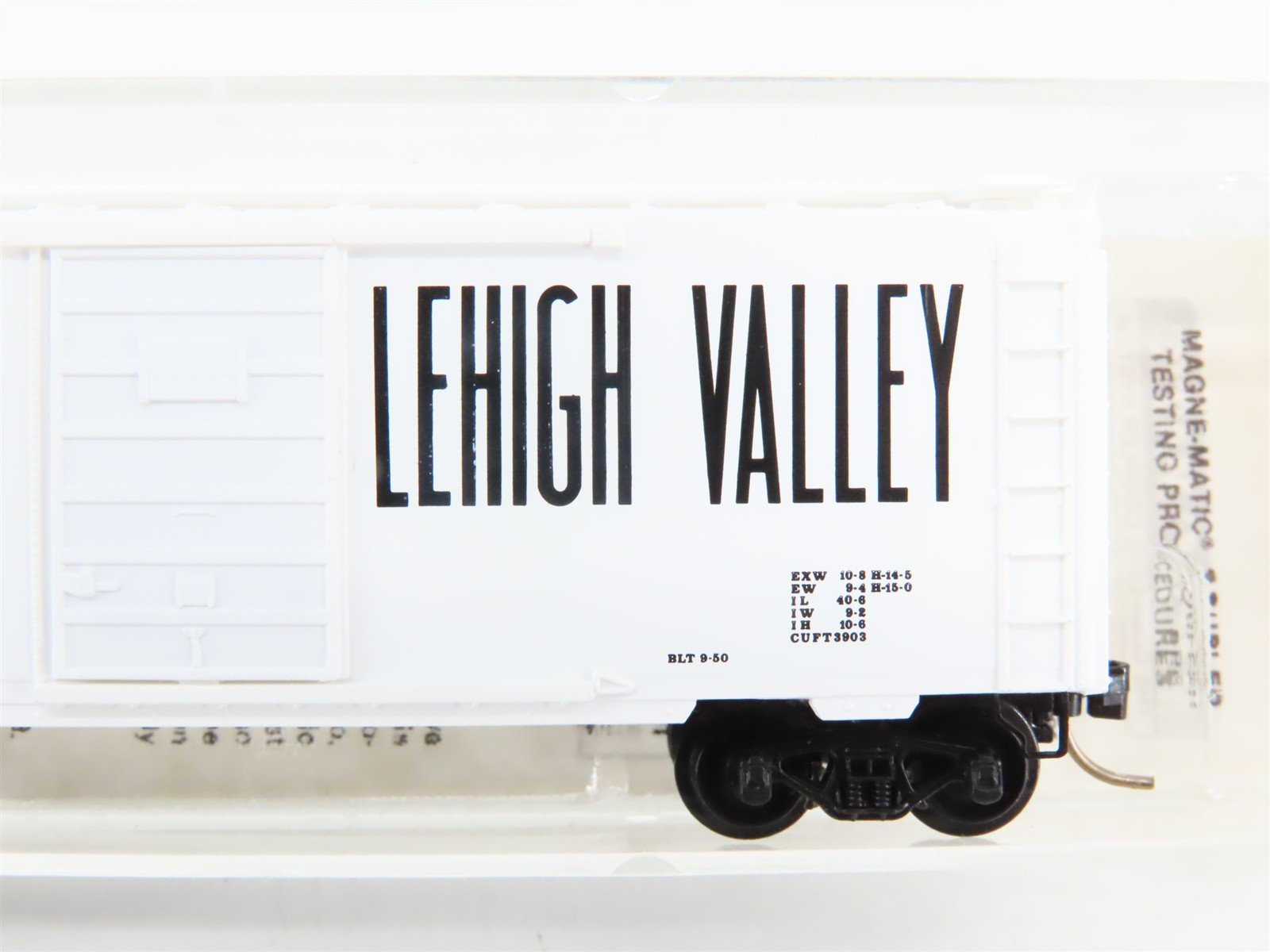 N Scale Micro-Trains 20126 LV Lehigh Valley 40' Box Car 62545 RTR