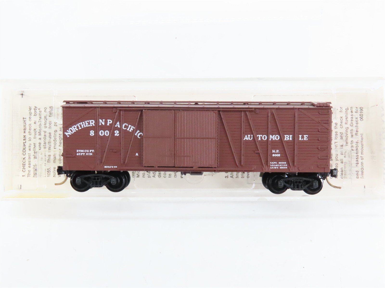 N Scale Micro-Trains 29030 NP Northern Pacific 40' Box Car 8002 RTR