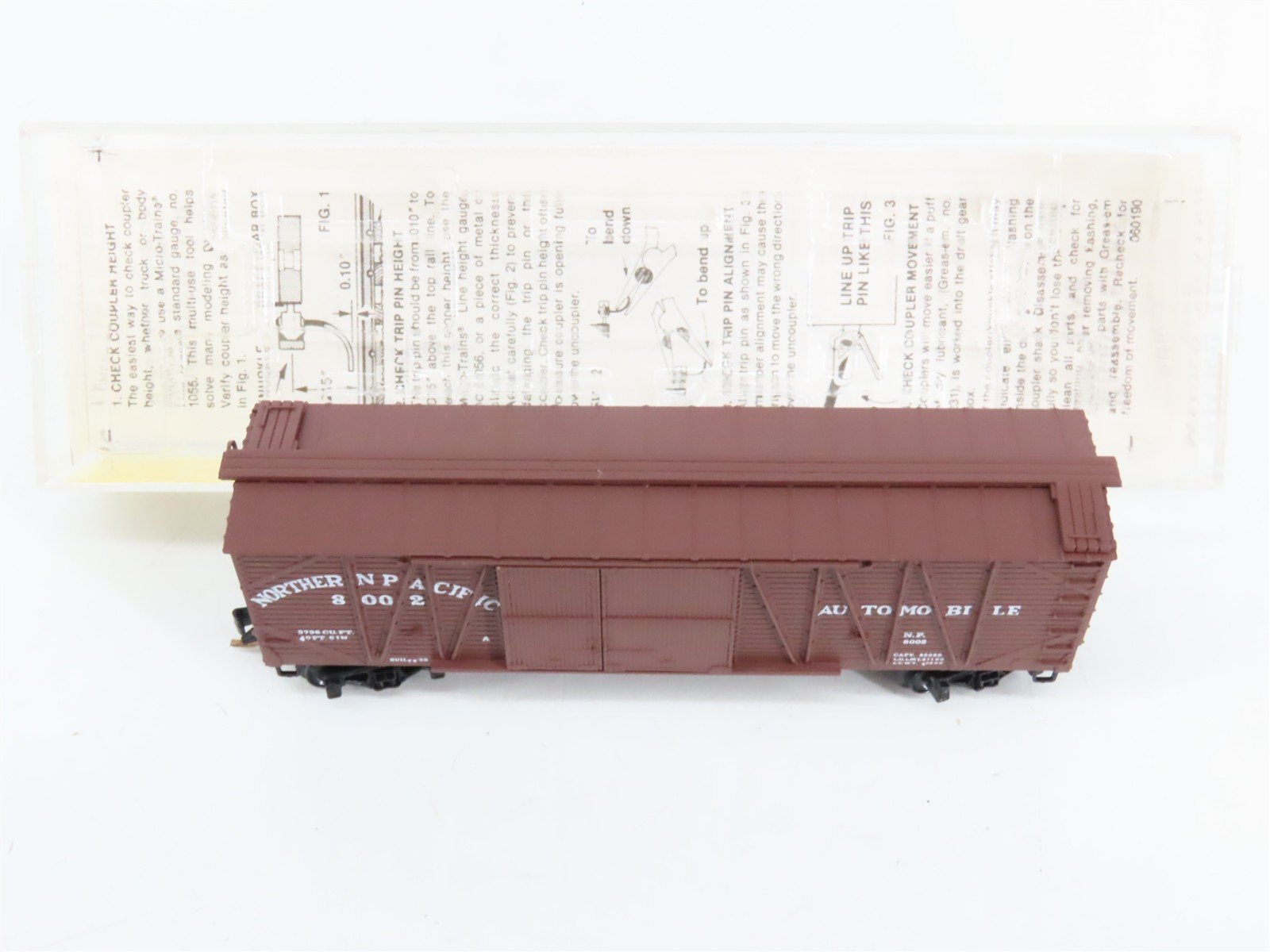 N Scale Micro-Trains 29030 NP Northern Pacific 40' Box Car 8002 RTR