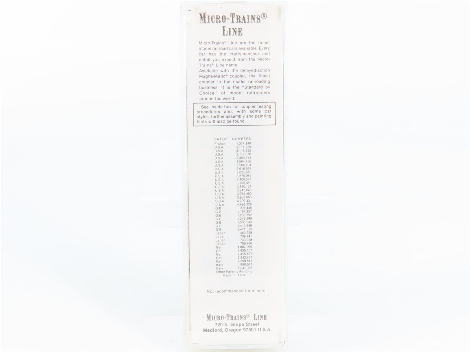 N Scale Micro-Trains 29030 NP Northern Pacific 40' Box Car 8002 RTR