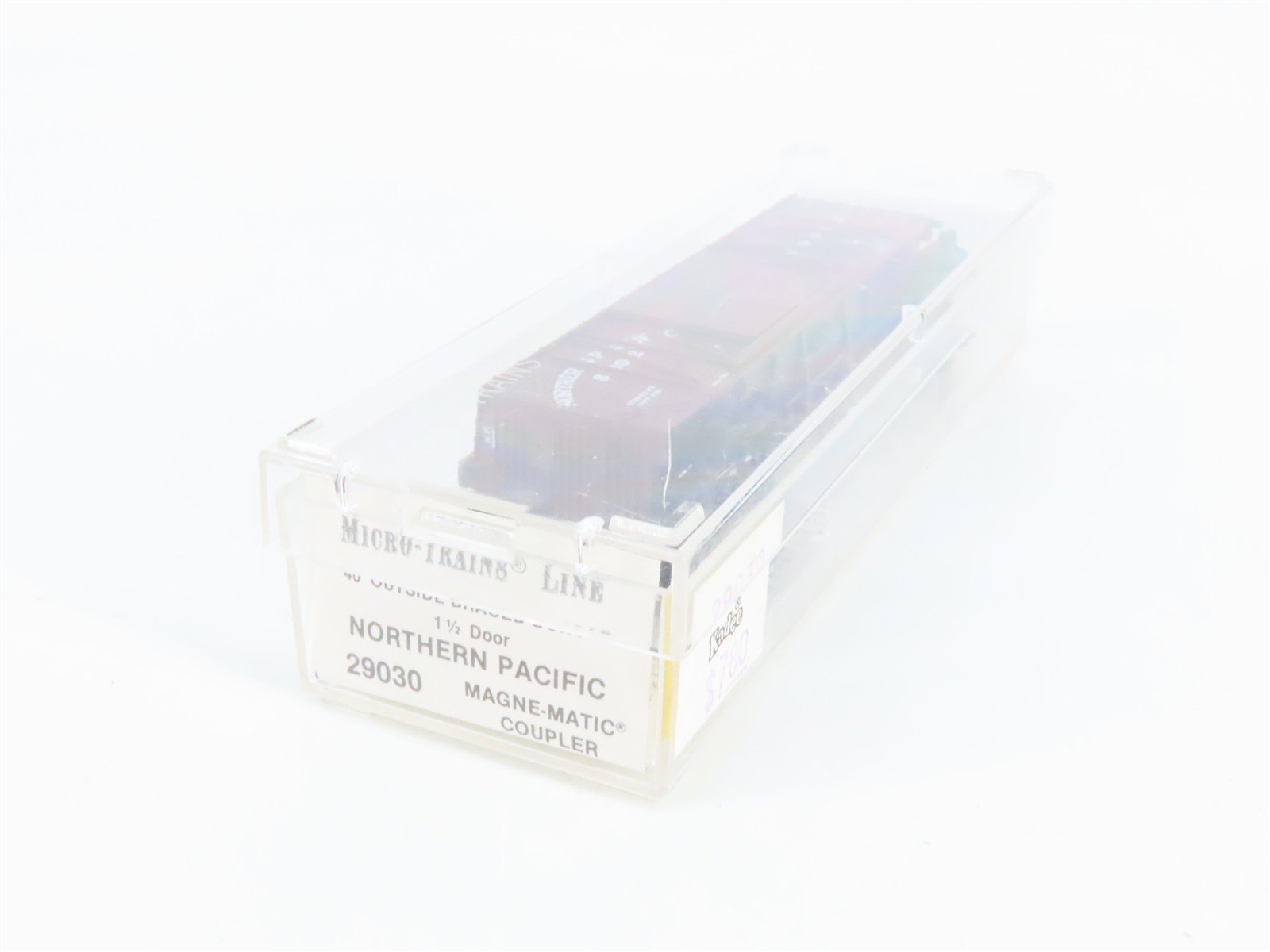 N Scale Micro-Trains 29030 NP Northern Pacific 40' Box Car 8002 RTR