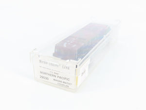 N Scale Micro-Trains 29030 NP Northern Pacific 40' Box Car 8002 RTR