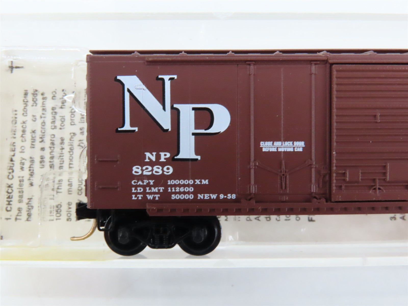 N Scale Micro-Trains 22040 NP Northern Pacific 40' Box Car 8289 RTR