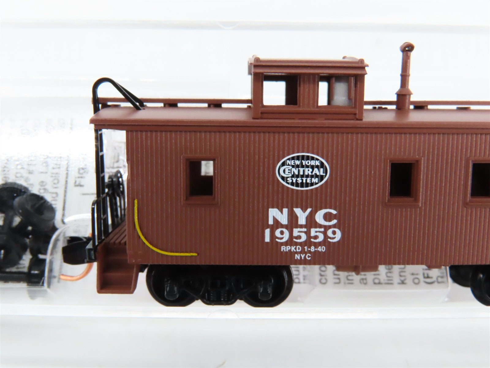 N Scale Micro-Trains 51080 New York Central 34' 34' Wood-Sheathed Caboose RTR