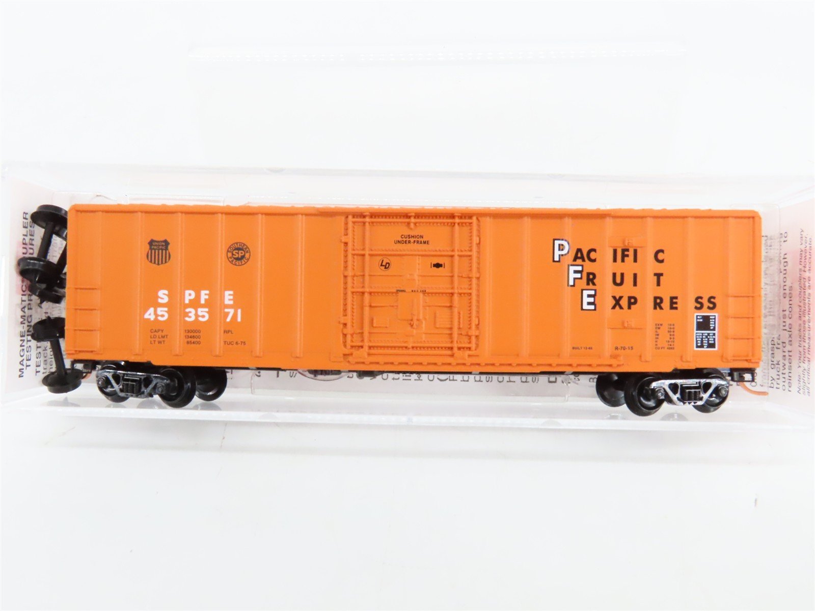 N Scale Micro-Trains 27090 SPFE Pacific Fruit Express 50' Rib Side Box Car RTR