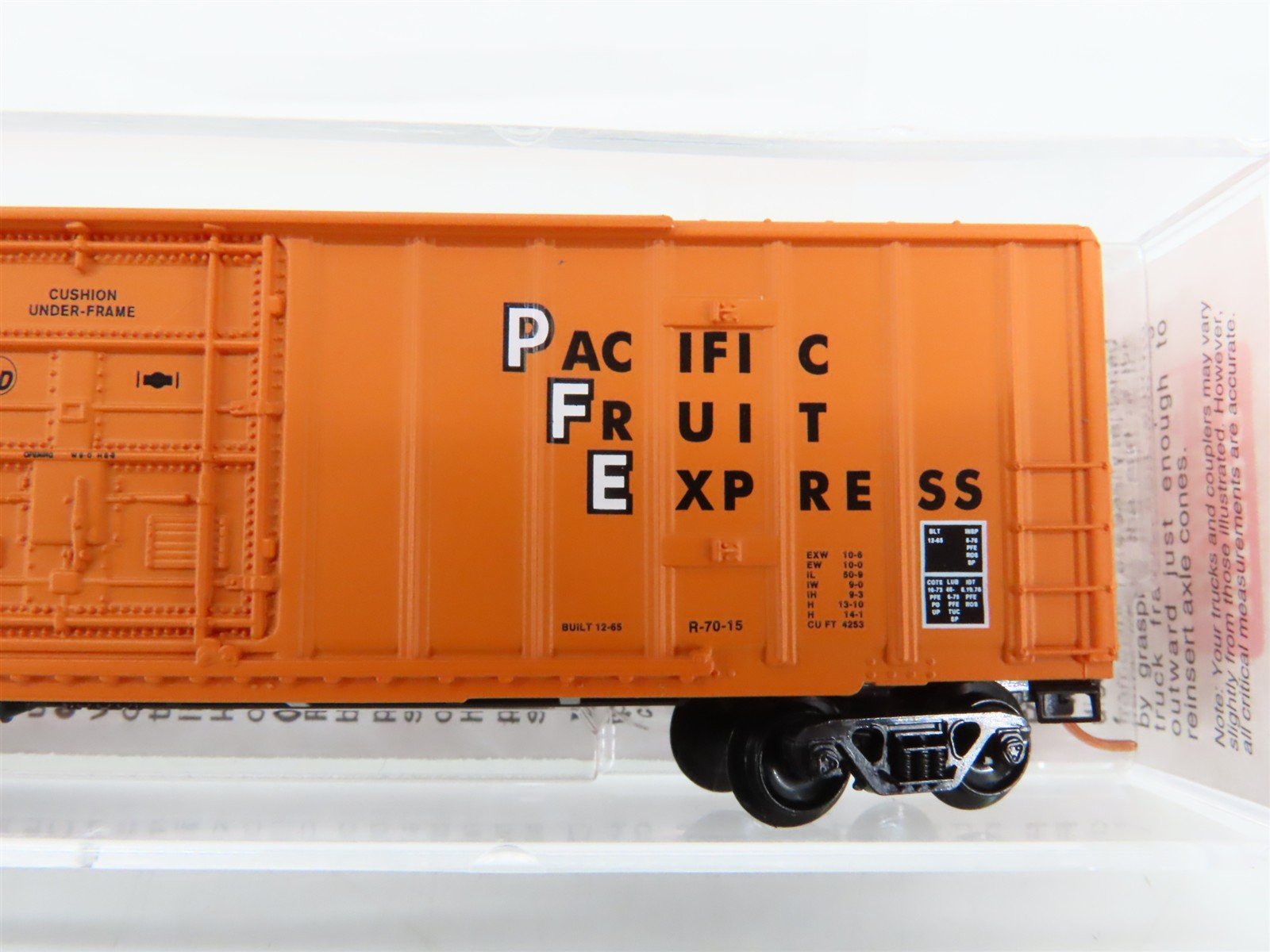 N Scale Micro-Trains 27090 SPFE Pacific Fruit Express 50' Rib Side Box Car RTR
