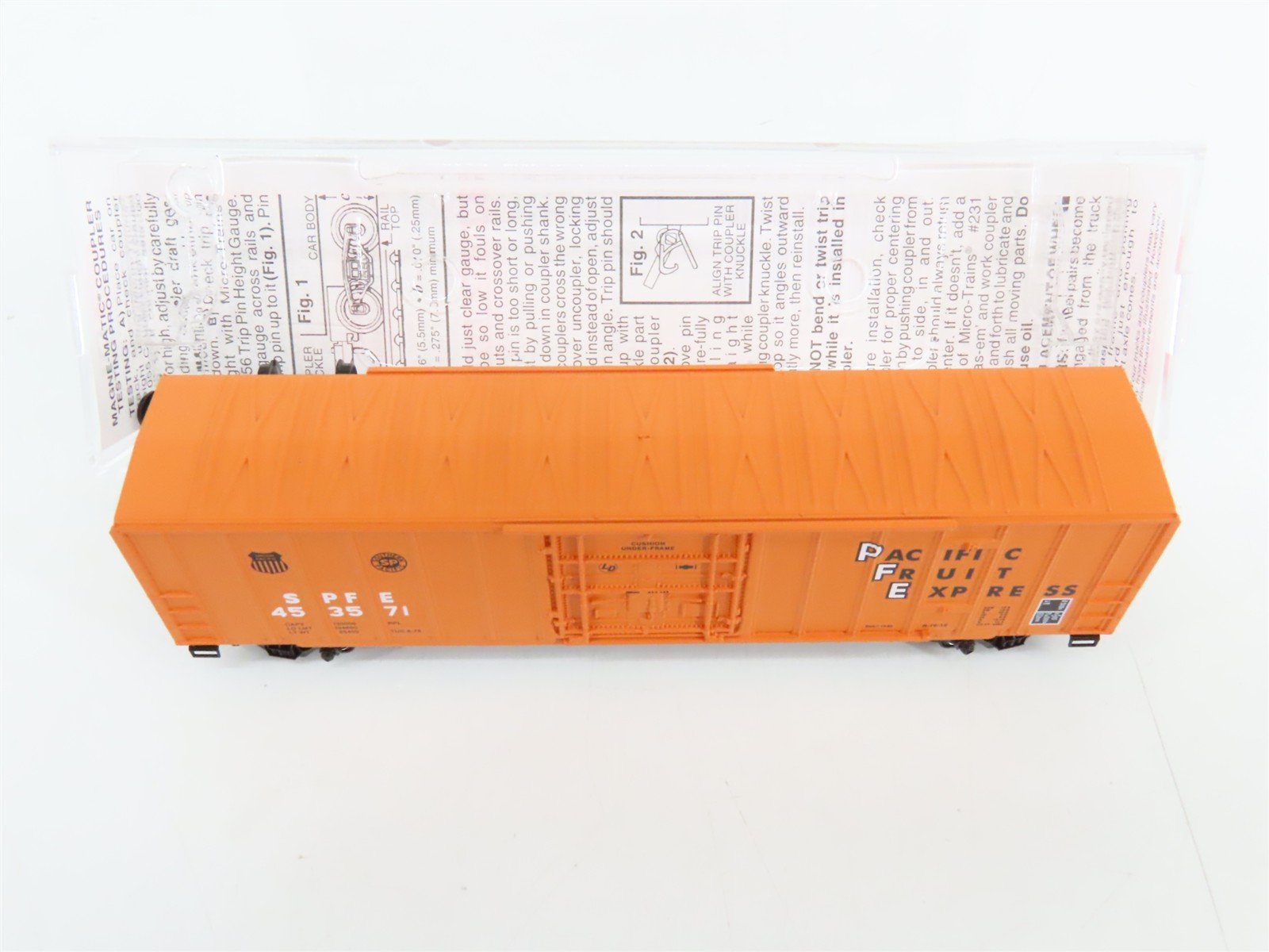 N Scale Micro-Trains 27090 SPFE Pacific Fruit Express 50' Rib Side Box Car RTR