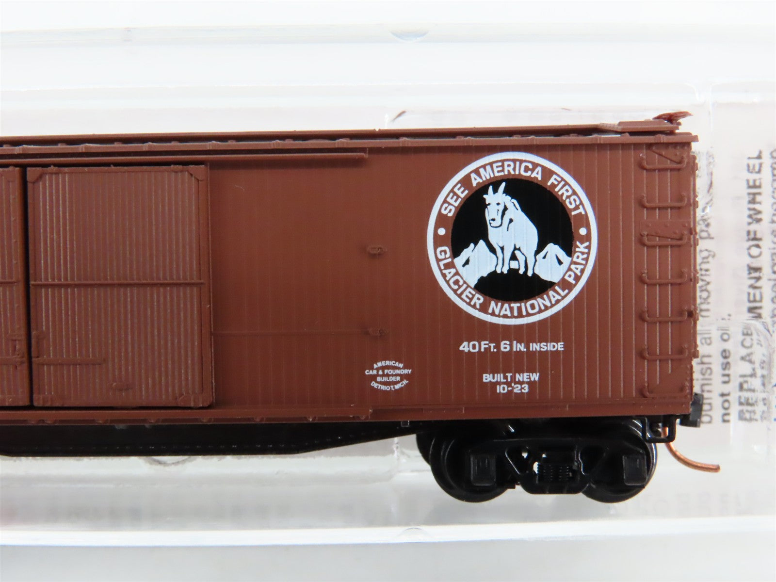 N Scale Micro-Trains 41030 GN Great Northern 40' Box Car 38076 RTR