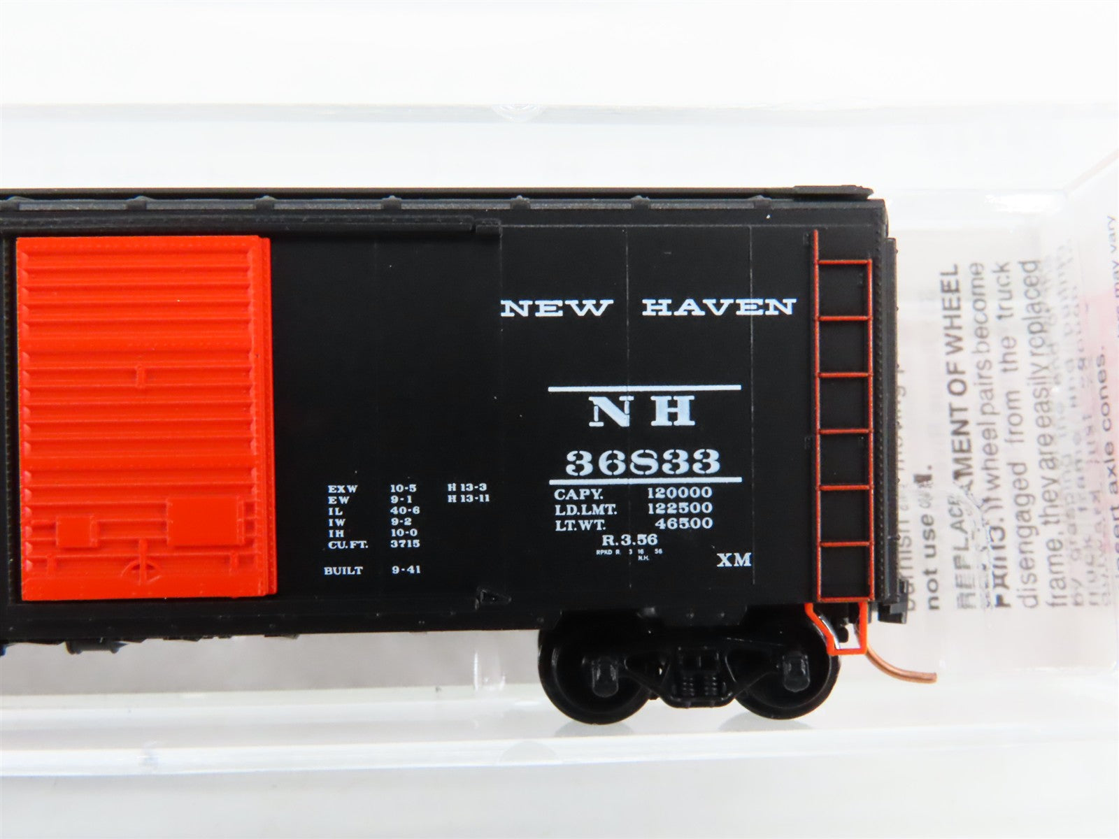 N Scale Micro-Trains 20556 NH New Haven 40' Box Car 36833 RTR
