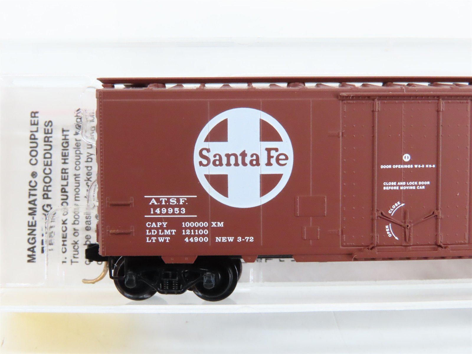 N Scale Micro-Trains 21110 ATSF Santa Fe 40' Plug Door Box Car 149953 RTR