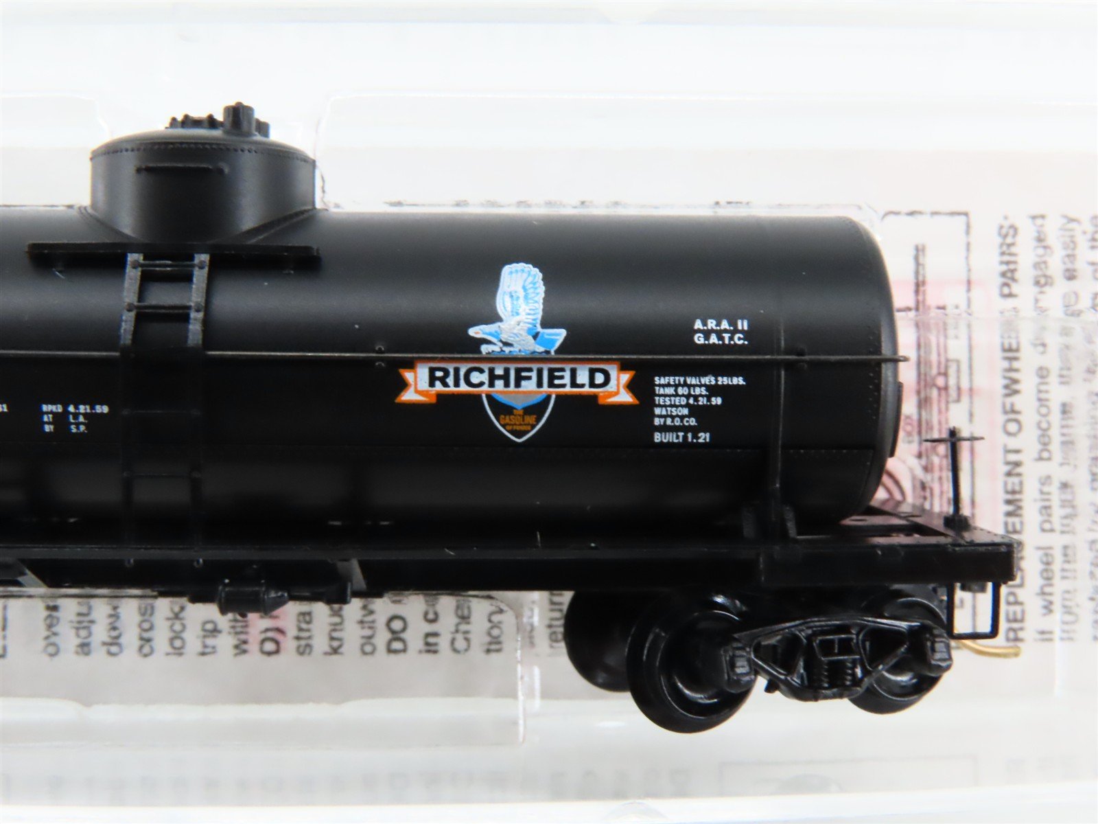 N Scale Micro-Trains 65430 Richfield Oil Company 39' Single Dome Tank Car RTR