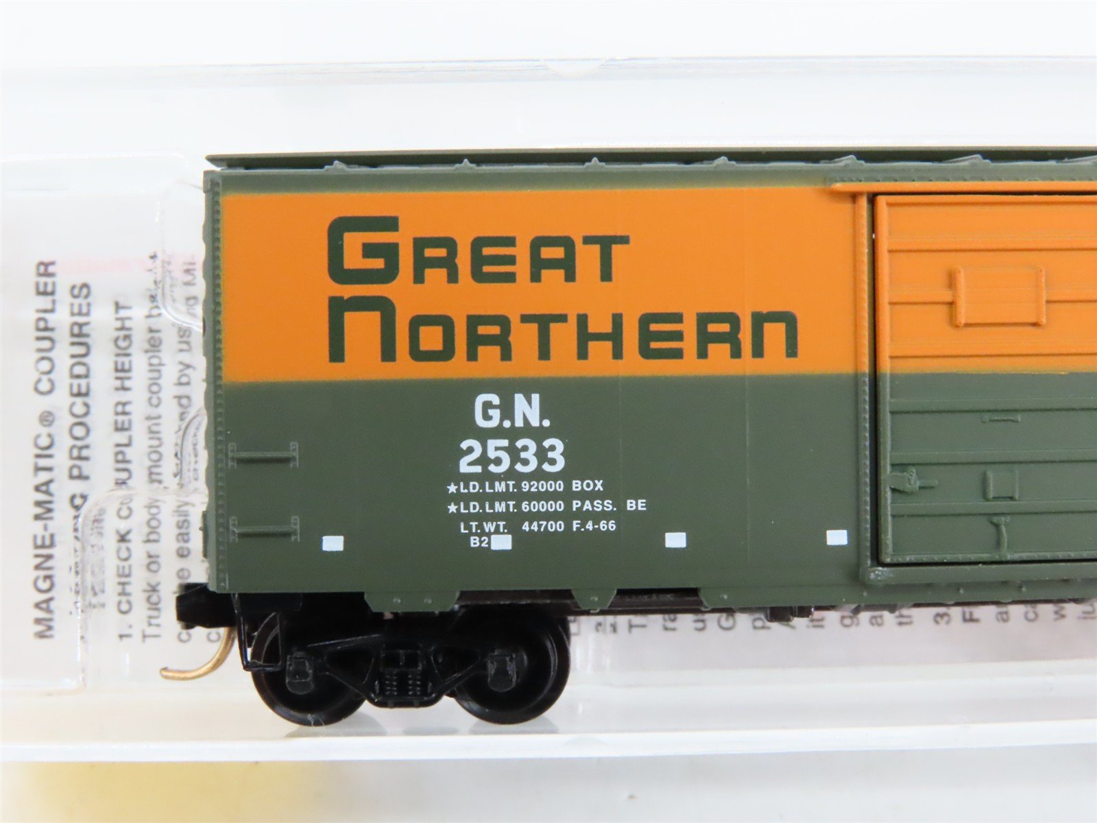 N Scale Micro-Trains 20226 GN Great Northern 40' Single Door Box Car 2533 RTR