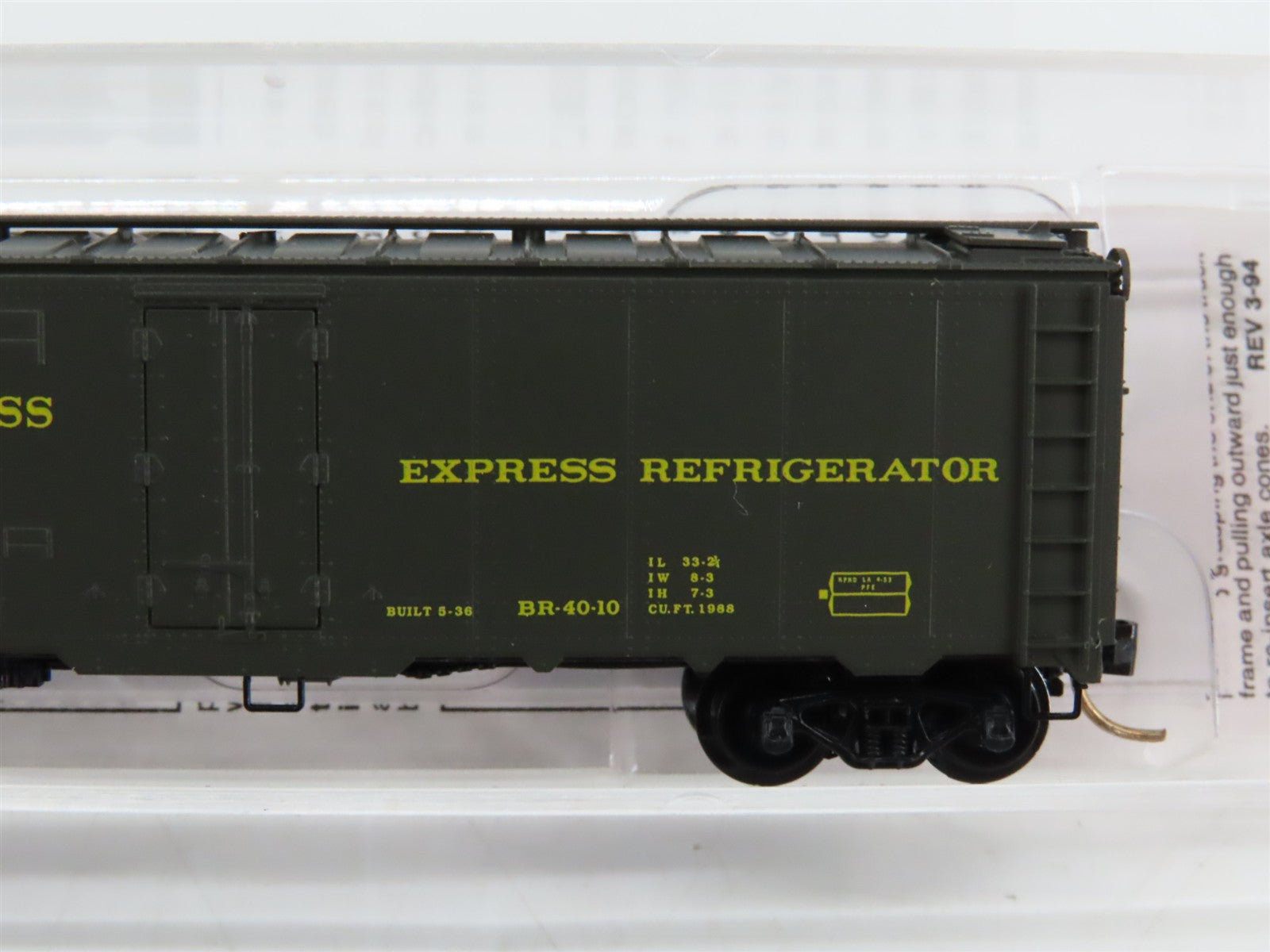 N Scale Micro-Trains 59510 PFE Pacific Fruit Express 40' Ice Reefer 925 RTR