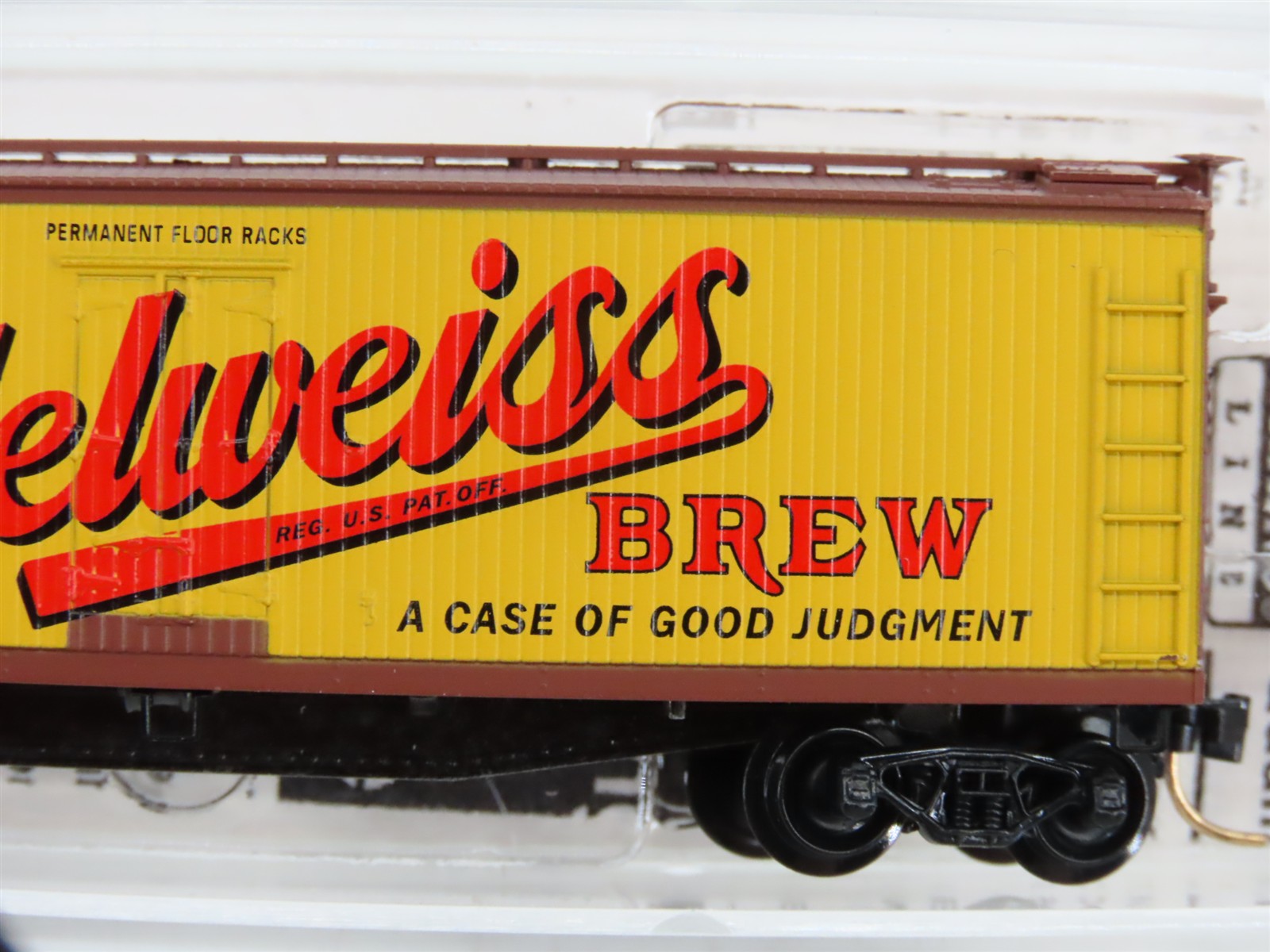 N Scale Micro-Trains 49430 URT Edelweiss Brew 40' Wood Reefer #18301 RTR