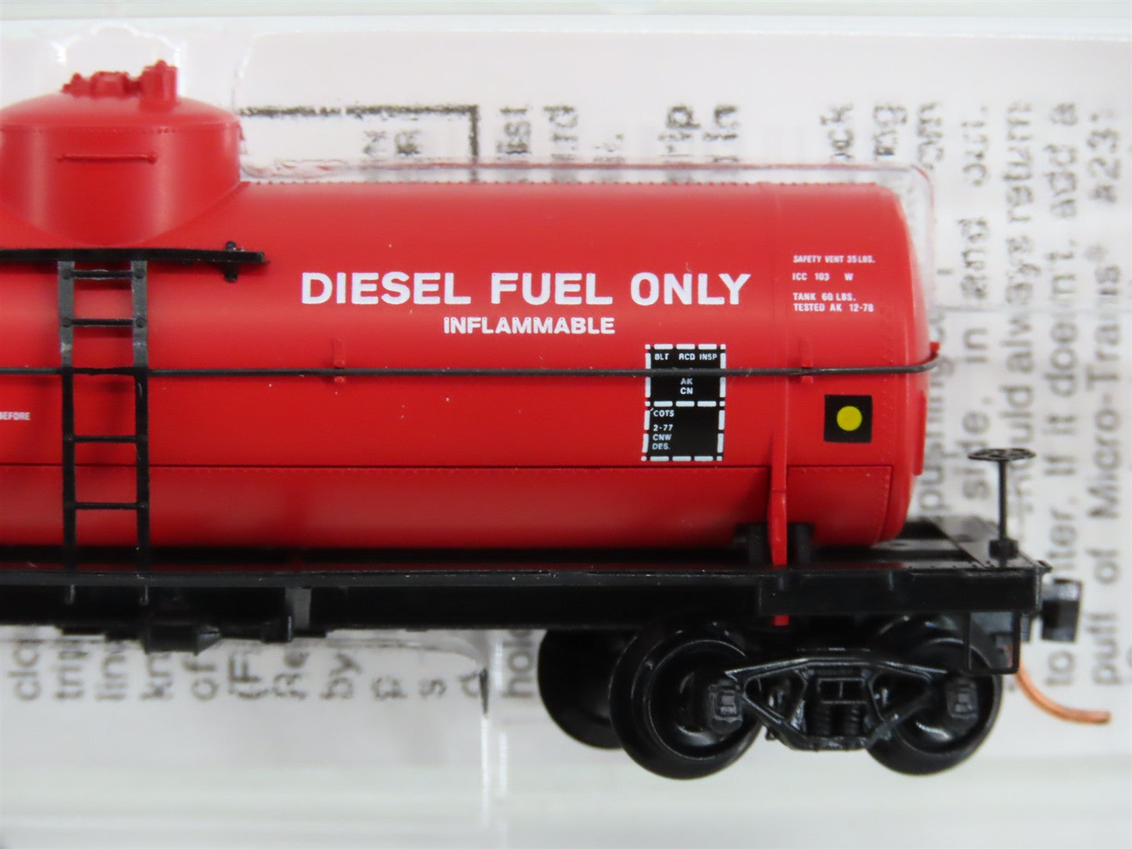 N Scale Micro-Trains 65560 CN Canadian National 39' Single Dome Tank Car RTR