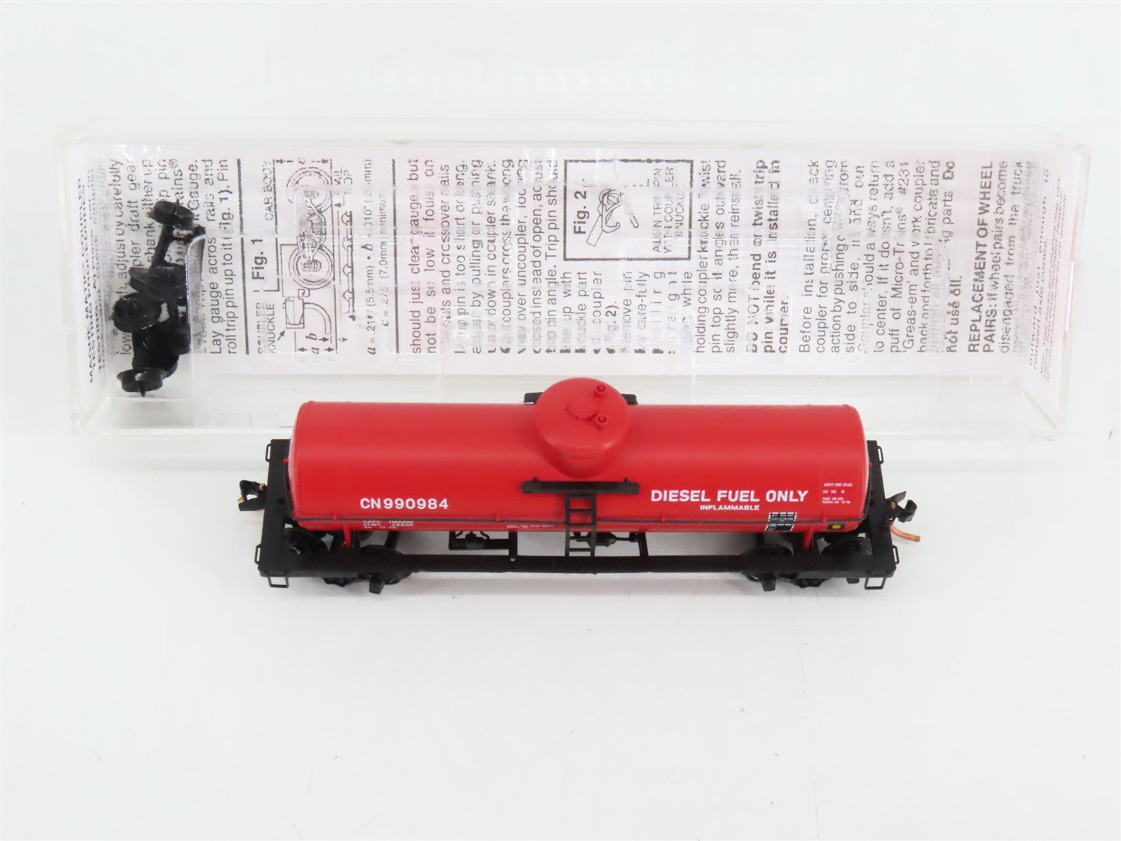 N Scale Micro-Trains 65560 CN Canadian National 39' Single Dome Tank Car RTR