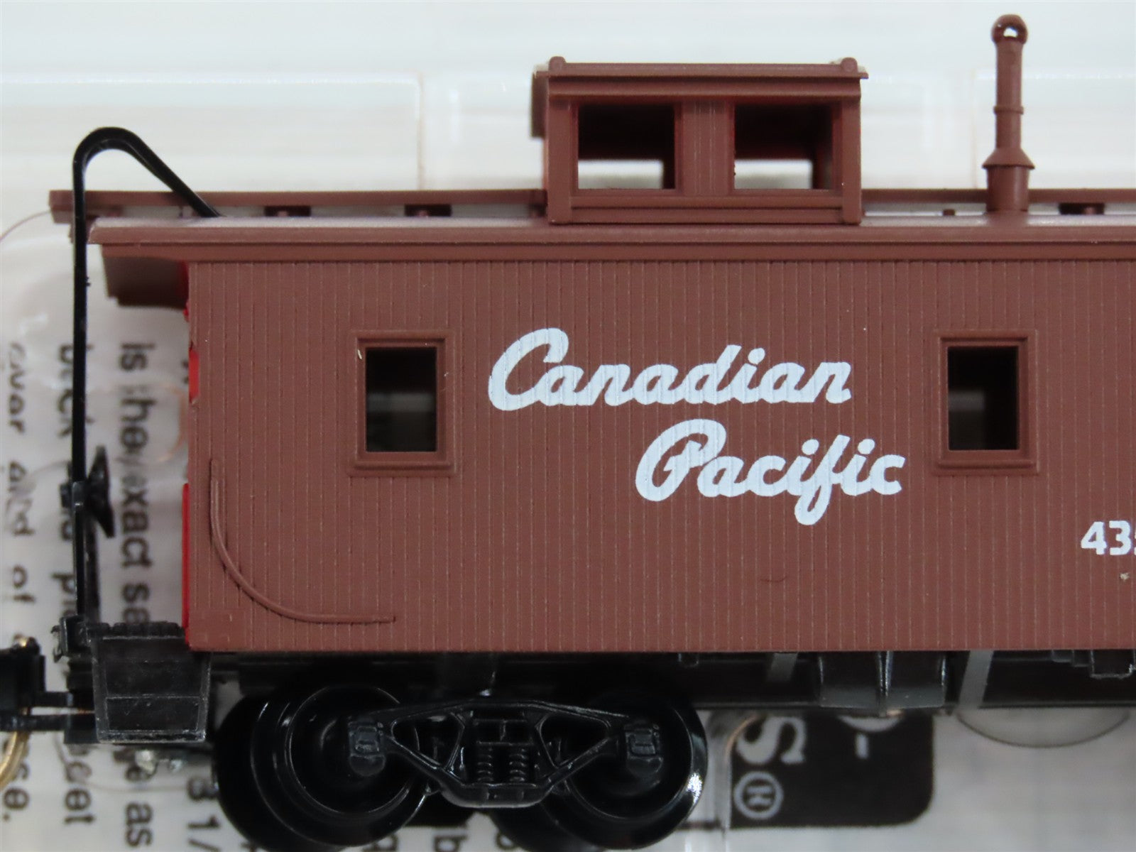 N Scale Micro-Trains 51010 CP Canadian Pacific 34' Caboose 435053 RTR