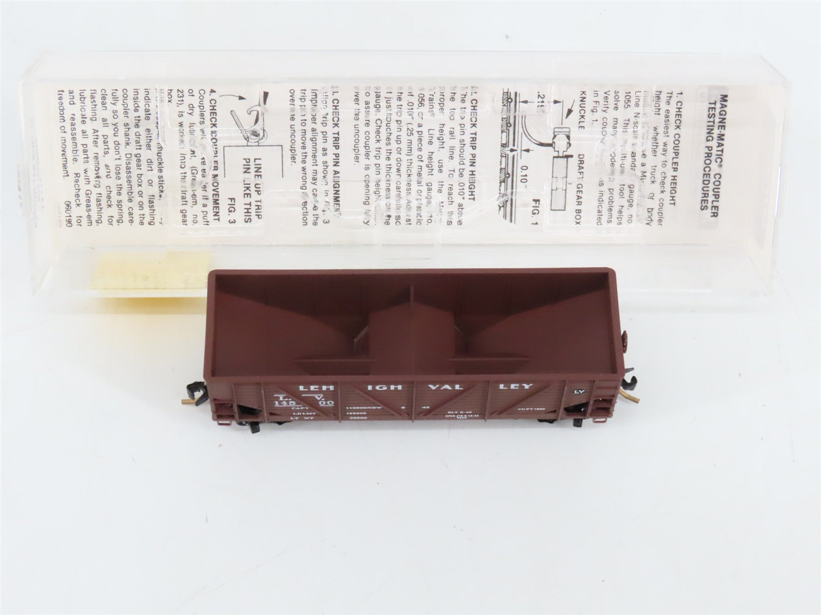 N Scale Micro-Trains 57030 LV Lehigh Valley 33' 2-Bay Composite Side Hopper RTR